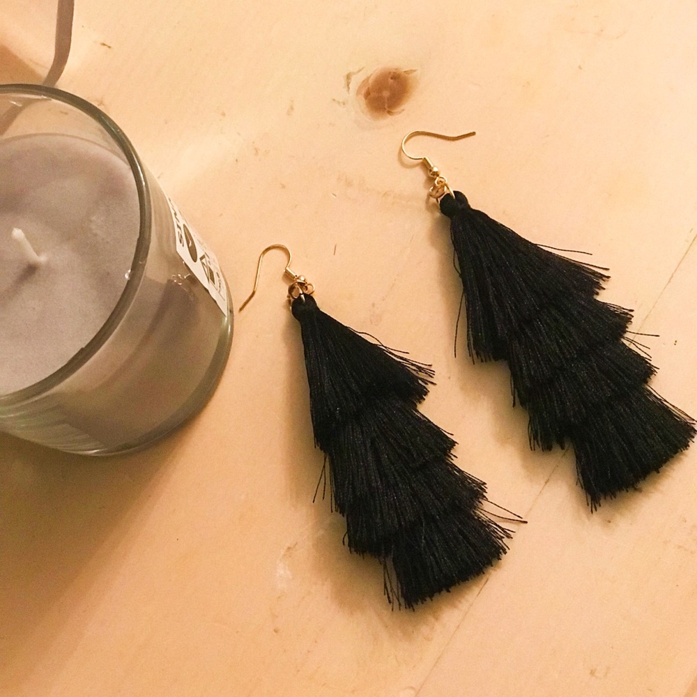 Layered tassel earrings black